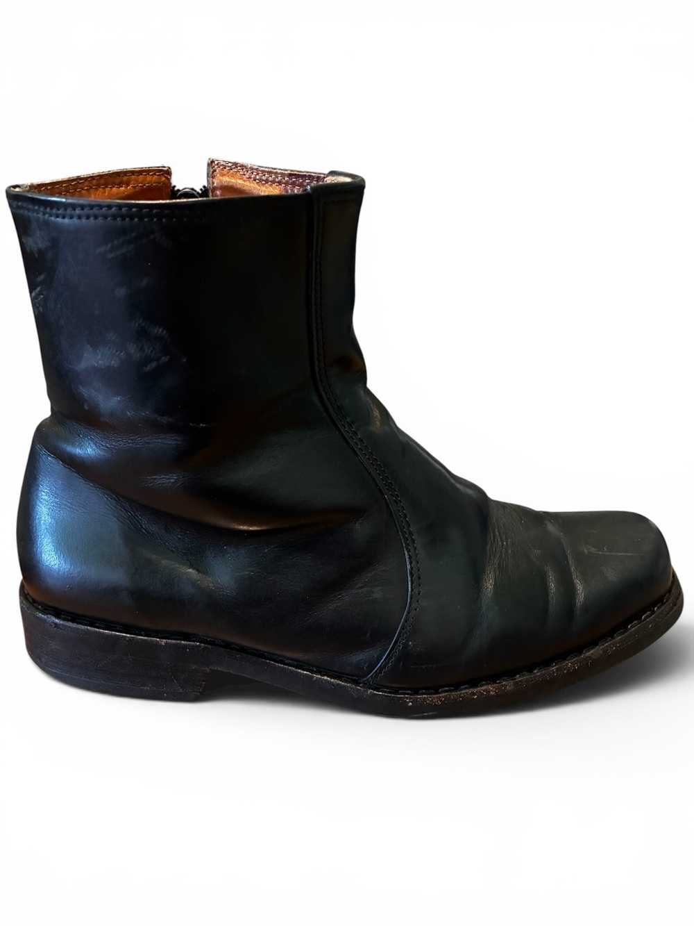 Bonanza leather flat toe inside zip rubber sole sturdy ankle boots.